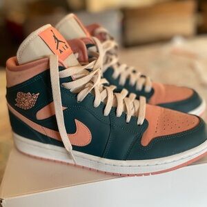 Woman’s Air Jordan 1 Mid